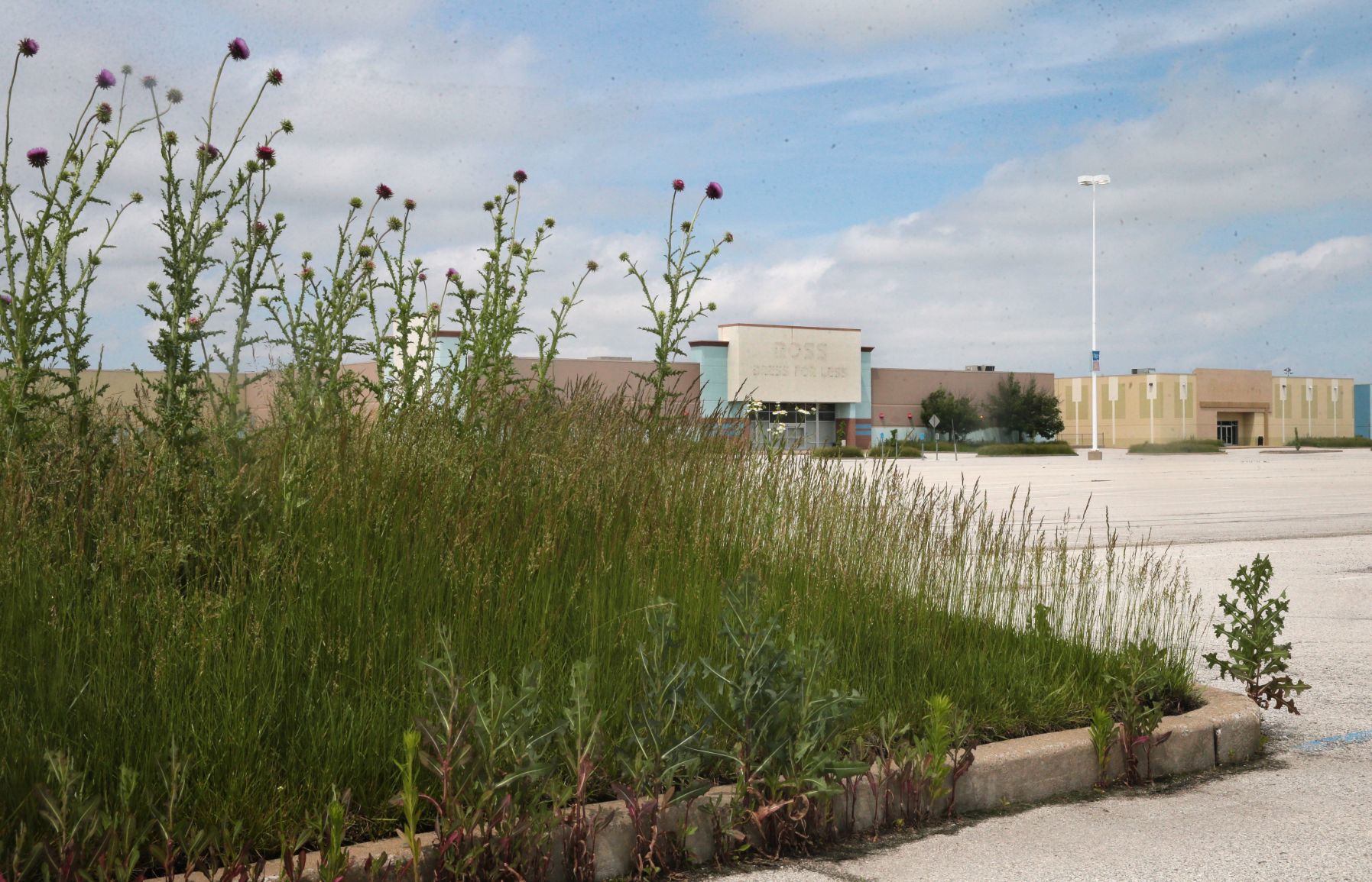 Hazelwood's St. Louis Outlet Mall kicks out tenants, says it's closing